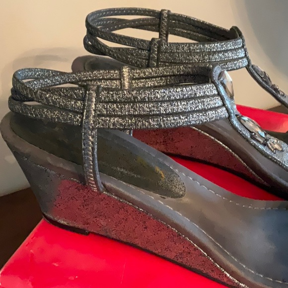 Sandals - Picture 2 of 3